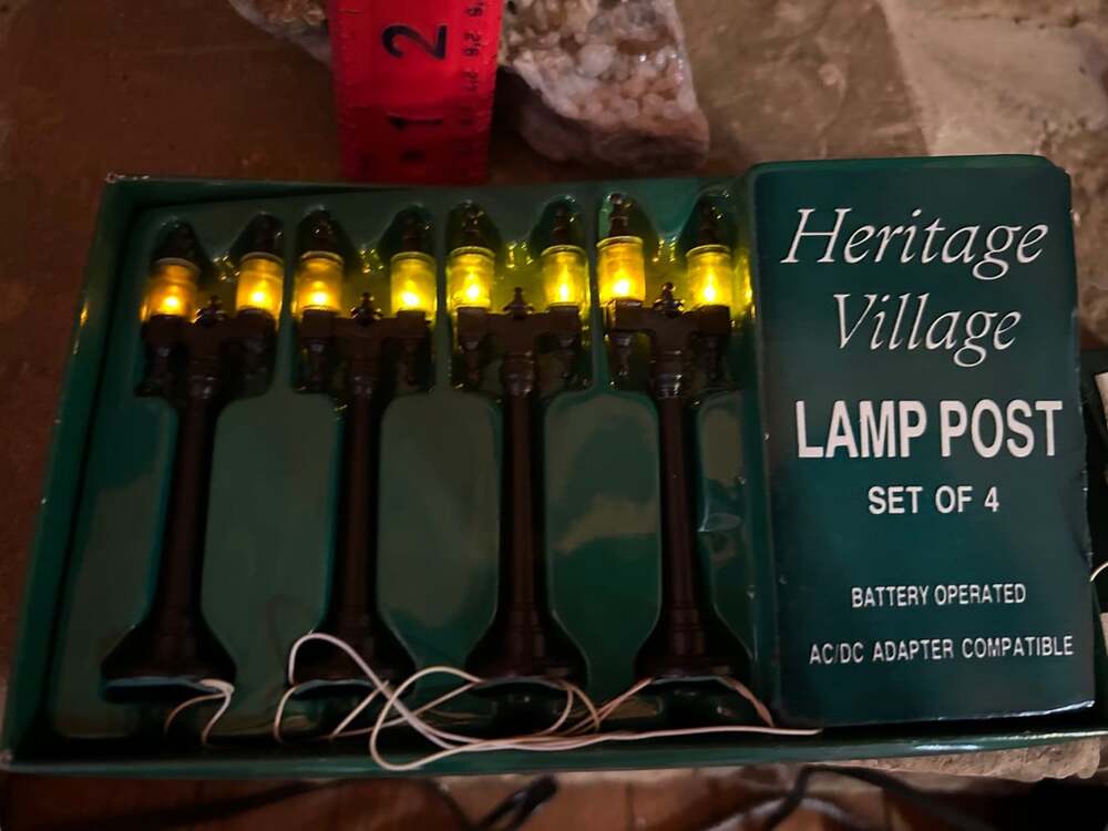 Dept 56 Lamp Post set of four light up take C batteries AC/DC adapter compatible